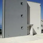 Jakov Апартаменты *