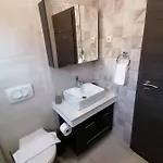 Jakov Апартаменты *