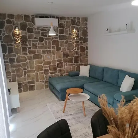 Jakov Apartment
