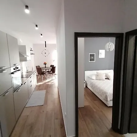 Jakov * マカルスカ