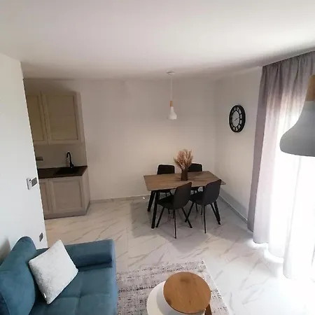 Jakov Apartmán *